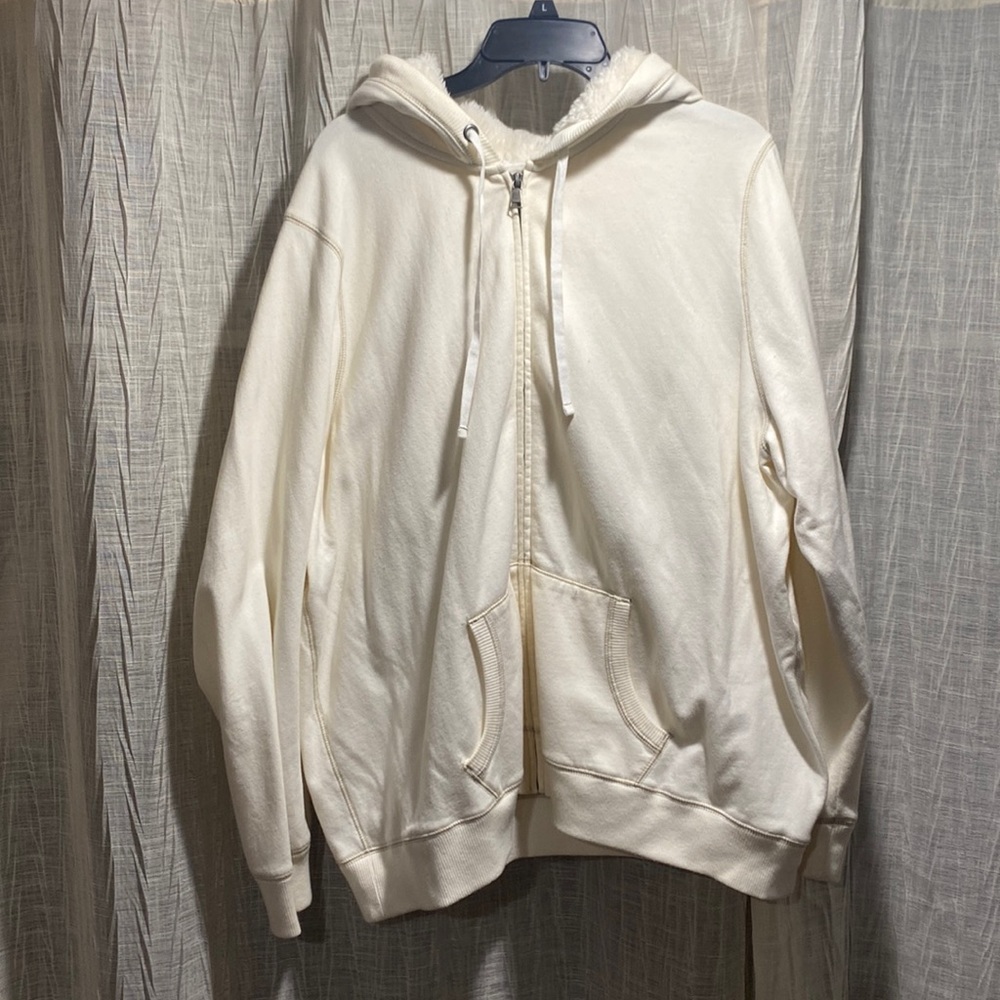 Women’s white 60%cotton 40% polyester with faux fur hood lining full zip up